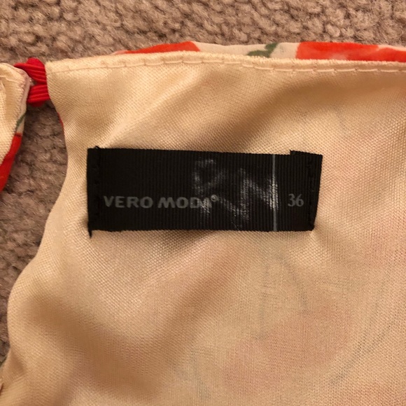 Vero Moda Flowy Cherry Dress - Picture 4 of 4